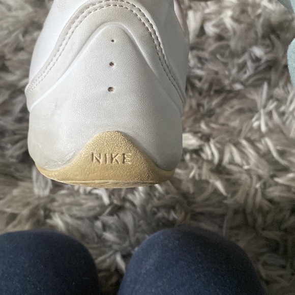 Nike womens shoes!!! Size 7.5 - Picture 2 of 3